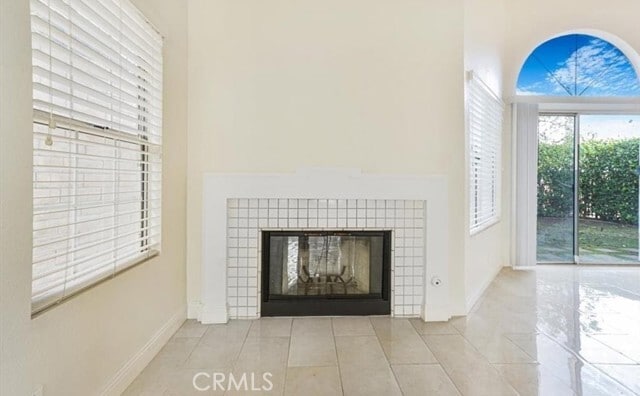 Building Photo - 6011 E Queens Dr