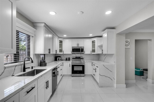 Building Photo - 3609 SW 23rd St