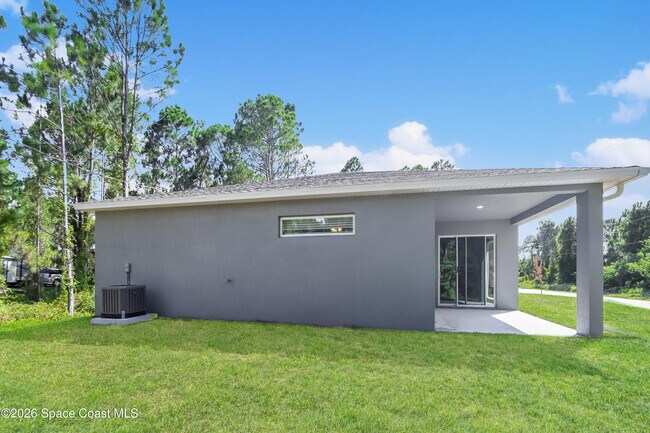 Building Photo - 2601 Tennyson Ave SE