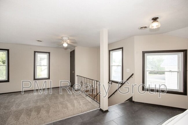 Building Photo - 346 Eagle St