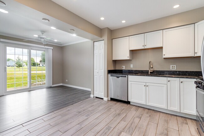 Building Photo - 2316 Highland Ct