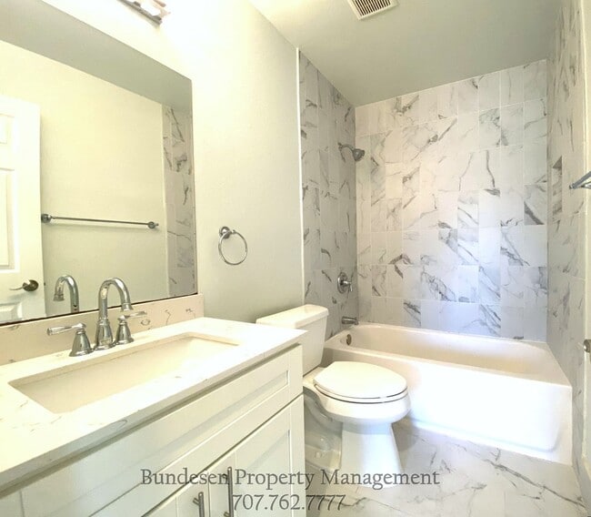 Building Photo - 1702 Algol Ct