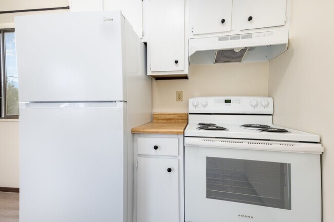 Building Photo - 1301 Springfield Dr