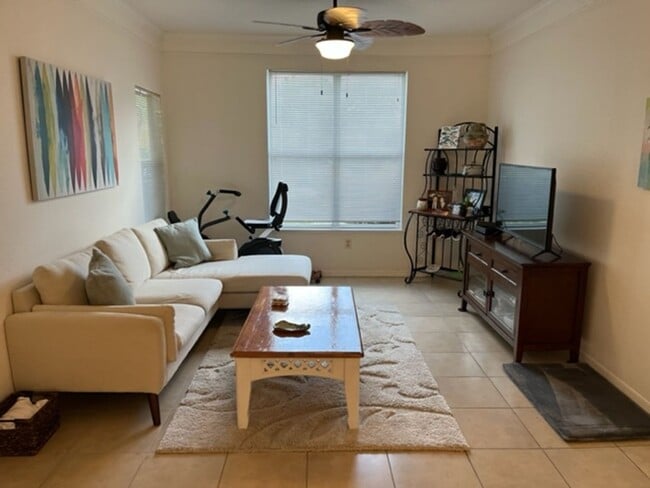 Building Photo - 1 Bedroom + Den Condo in Royal Greens at Gateway – 1st Floor!