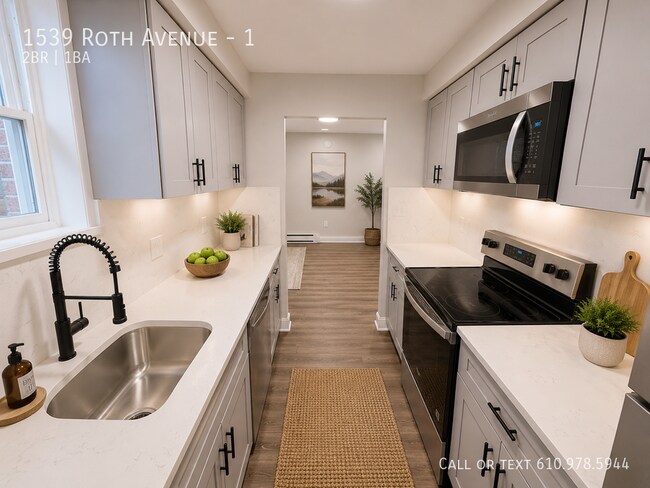 Building Photo - 1539 Roth Ave
