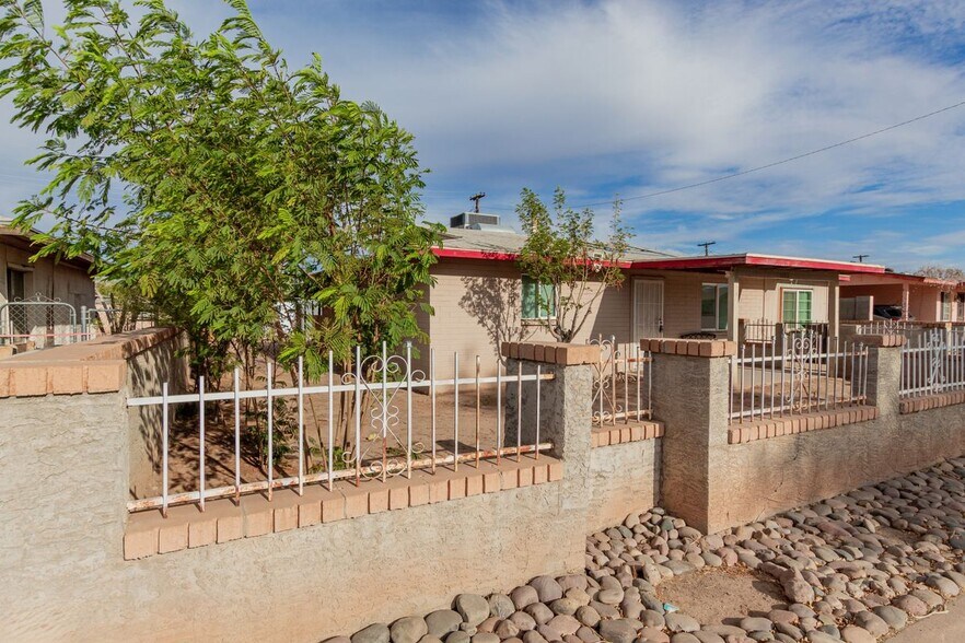 Building Photo - 3622 W Sunland Ave
