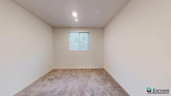 Building Photo - 3 + 2.5 Spacious & Stylish Home in Van Nuy...