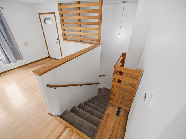 Building Photo - Spacious Unfurnished Home in Northwest Spokane