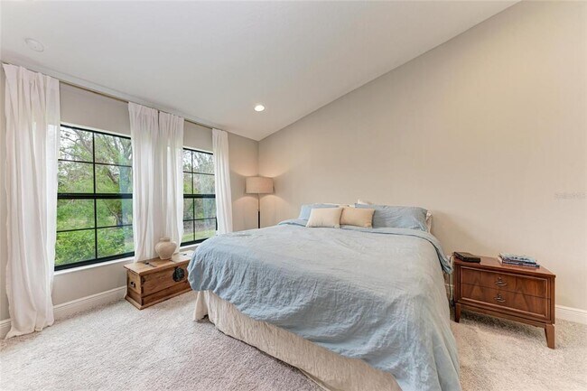 Building Photo - 12476 Oak Hill Way