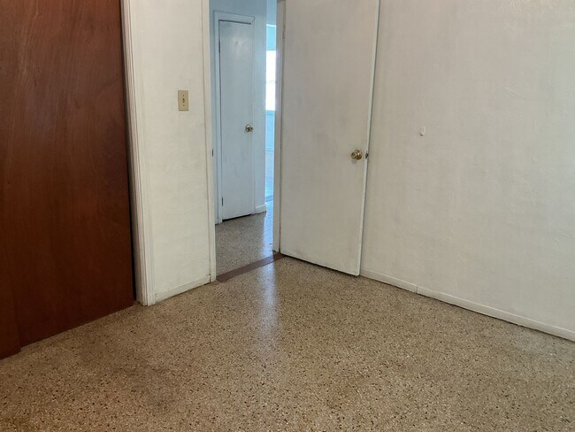 Building Photo - 2529 Tanglewood St