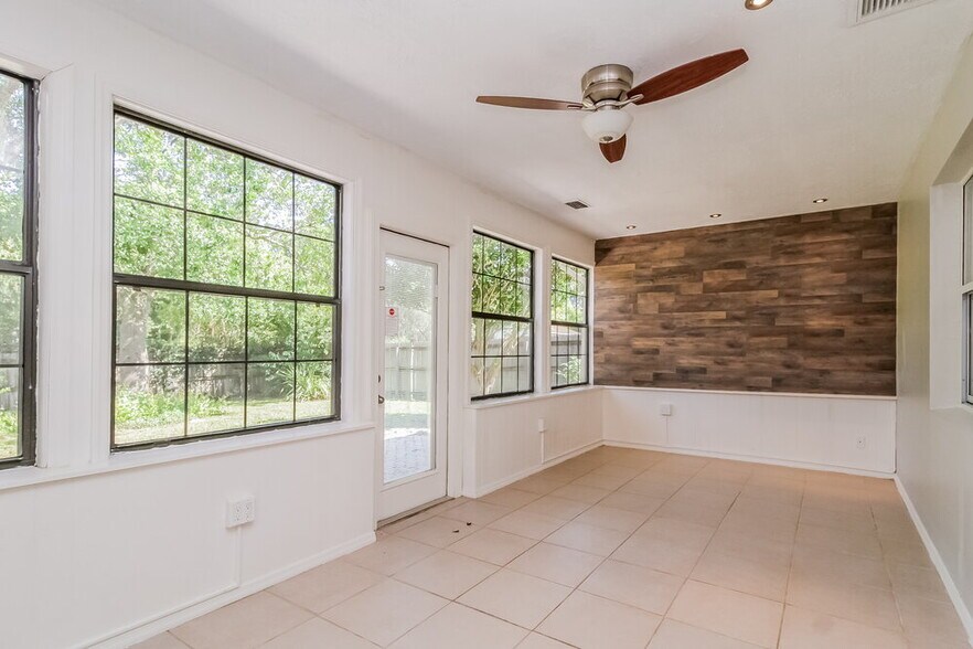 Building Photo - 3028 Dikewood Ct