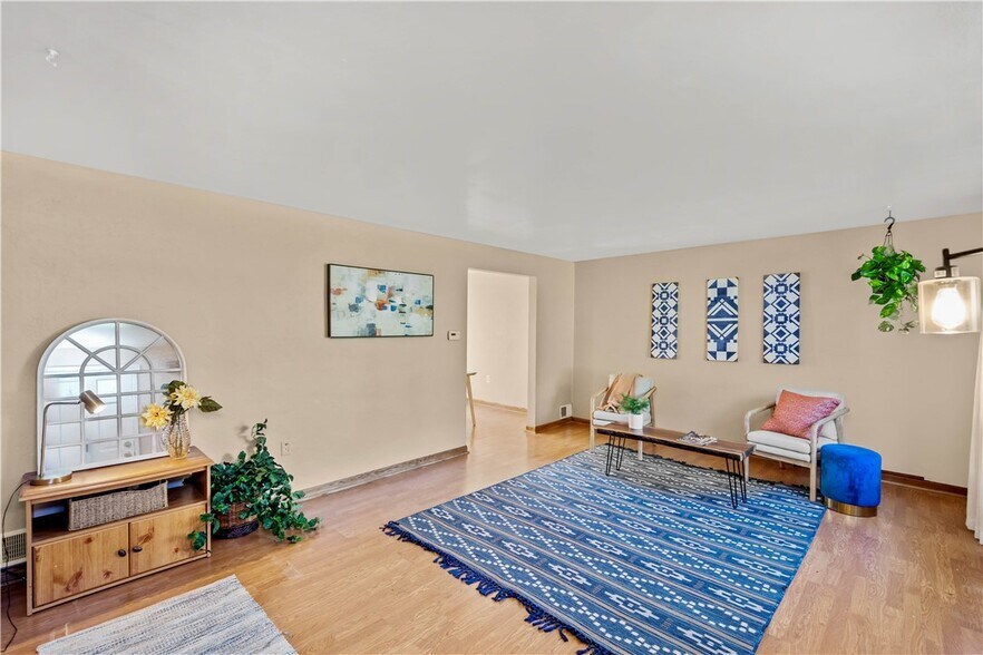 Living Room - 1492 Prospect Rd