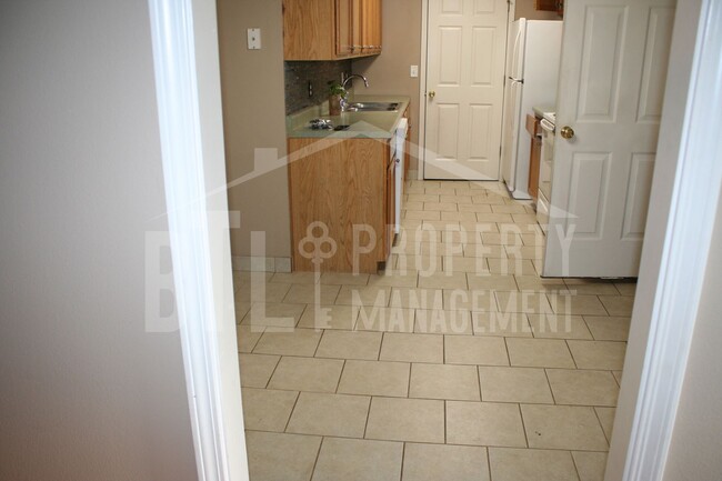 Building Photo - Price Reduced! 3 Bedroom 2 Car Garage Dupl...