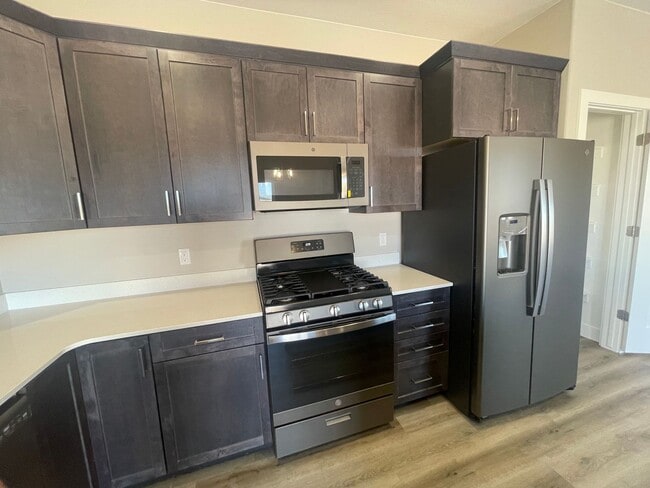 Building Photo - Cedar Reserve!