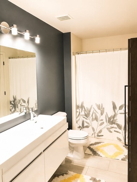 Building Photo - 3081 Promenade Cir