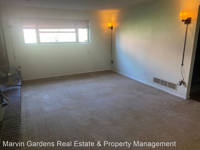 Building Photo - 4 br, 2 bath House - 646 Elliott St.