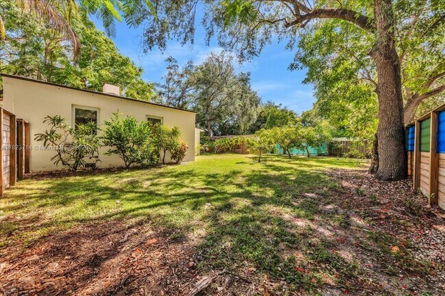 Building Photo - 7341 SW 64th Ct