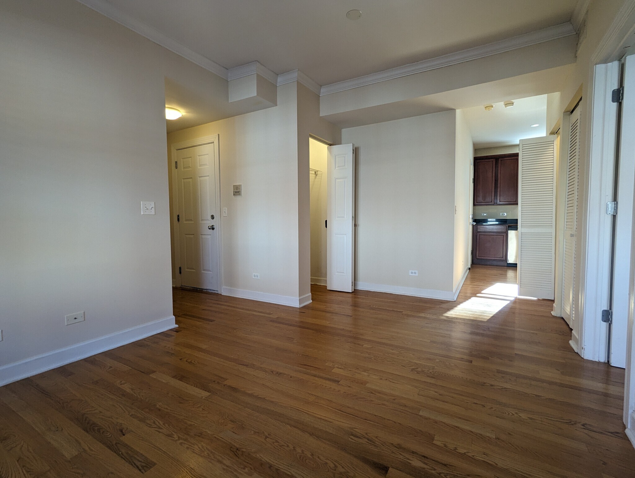 Building Photo - 3243 N Clifton Ave