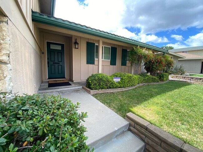 Building Photo - 4 bedroom 2.5 bath recently renovated home...
