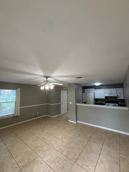 Building Photo - 300 OLYMPIA CT