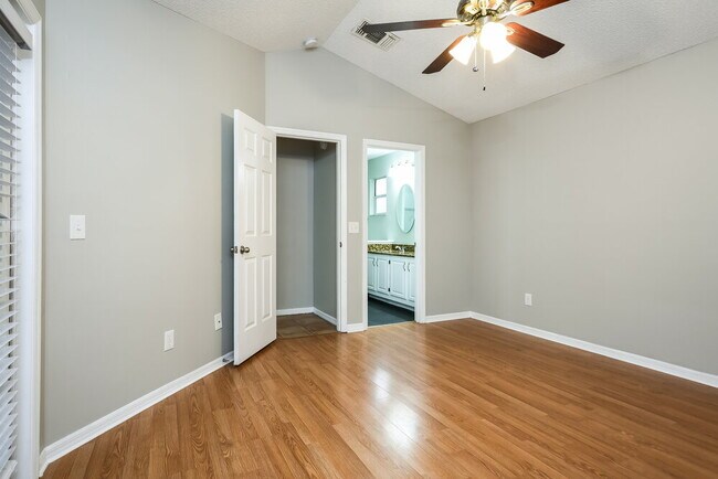 Building Photo - 1800 Grasmere Dr