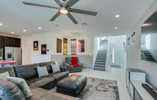 Building Photo - 713 Foreign Reef Wy