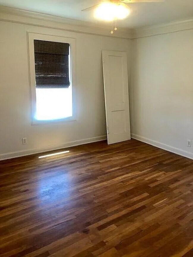 Building Photo - Cute 2 bedroom 1 bathroom house!