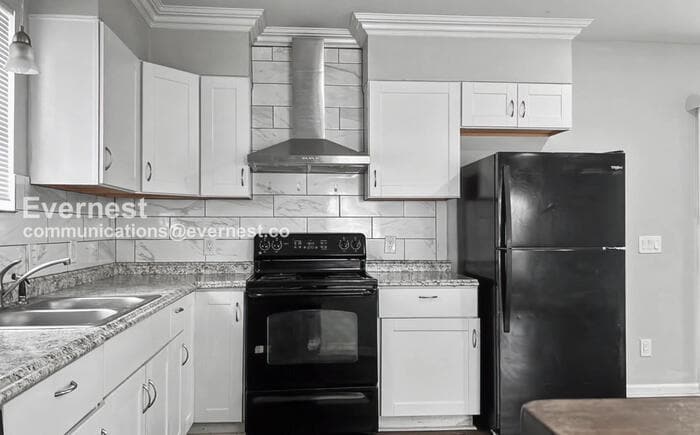 Building Photo - 1555 Myrtle Ave