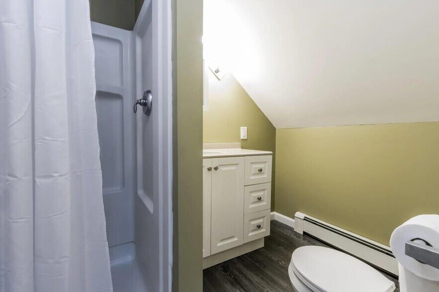 bathroom, shower only - 24 Village St