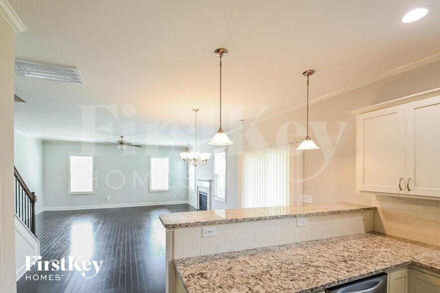 Building Photo - 92 Squire St