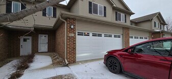 Building Photo - 821 SE Crossings Ln