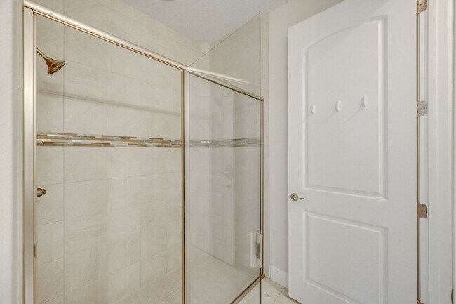 Building Photo - 3 bedroom Loren Cove Unit with Access to A...