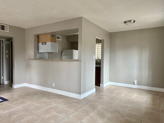 Building Photo - Ready-to-Move 2BR Apartment