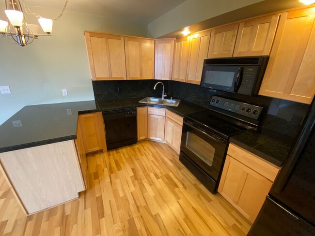 Building Photo - Amazing Condo with Beautiful Mountain and ...