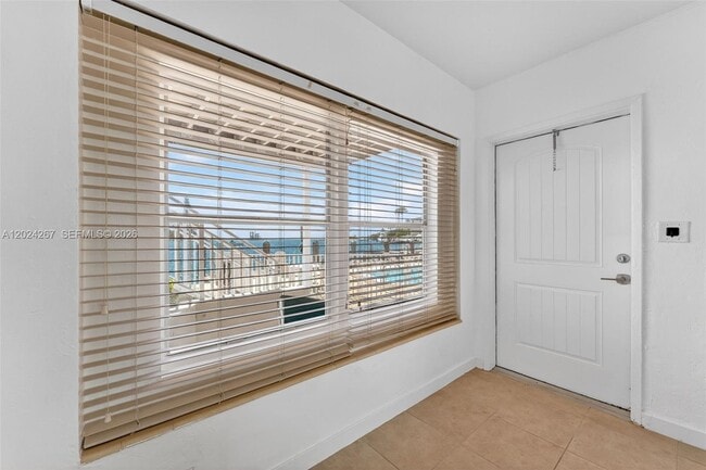 Building Photo - 2508 Bay Dr
