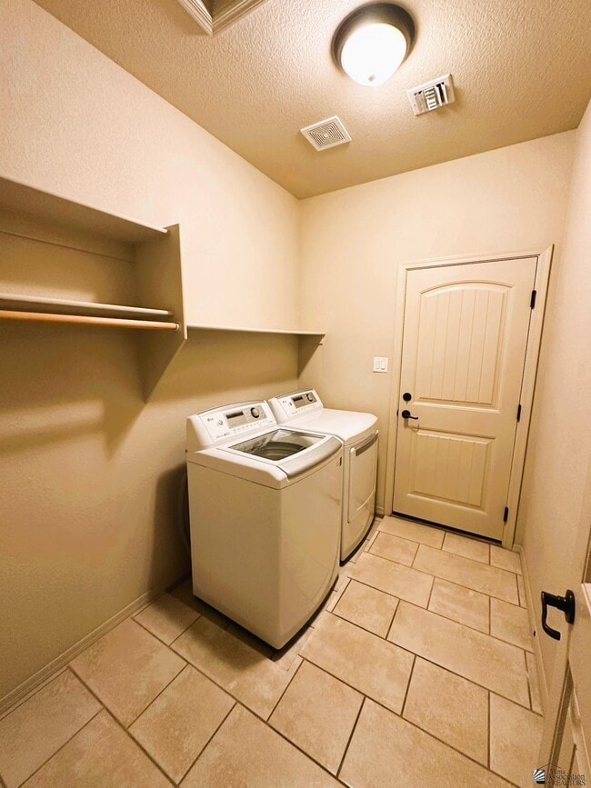 Building Photo - 10804 S Madero St