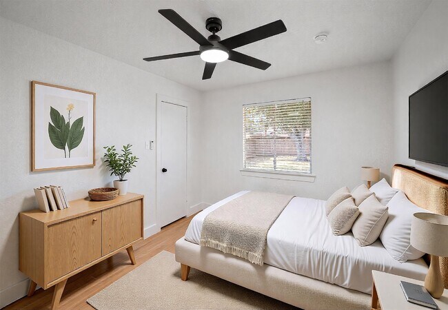 Building Photo - 303 Knoll Forest Dr