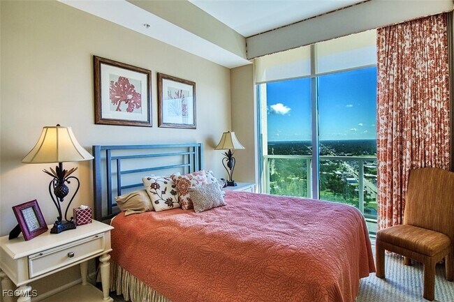 Building Photo - 3000 Oasis Grand Blvd