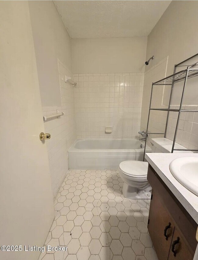 Building Photo - 179 Treva Dr