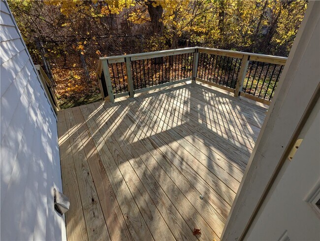 Building Photo - 250 North Ave