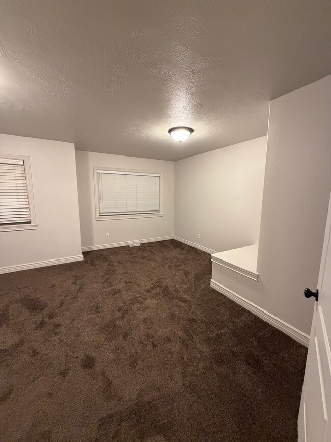 Building Photo - 565 Pioneer Rd