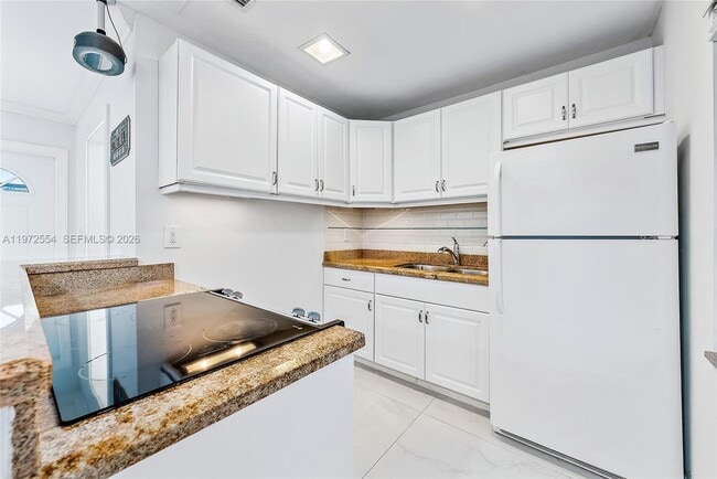 Building Photo - 4912 S Kay St