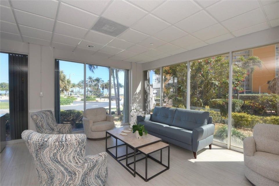 Building Photo - 405 N Ocean Blvd