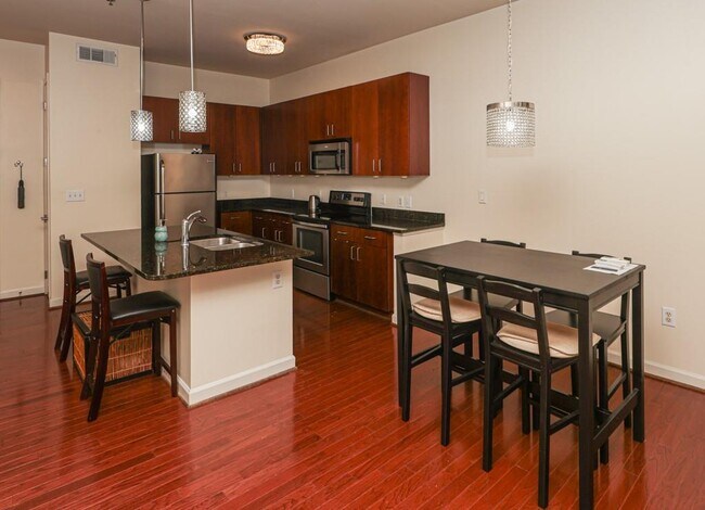 Building Photo - 711 Cosmopolitan Dr NE