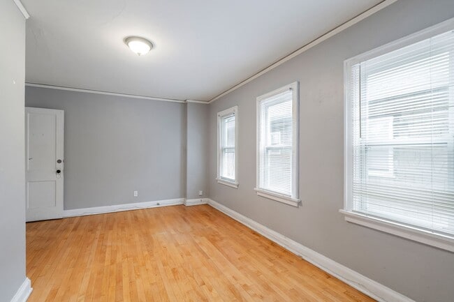 Building Photo - Downer upper across from UWM