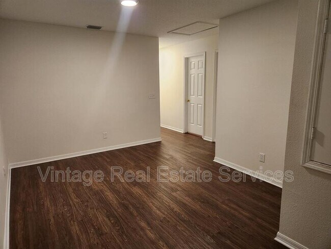 Building Photo - 9333 Stone River Pl