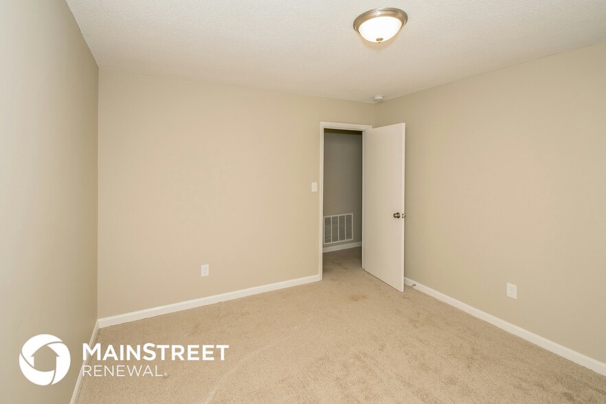 Building Photo - 436 15th Ln NW