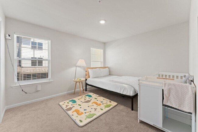 Building Photo - Elegant 3-Bedroom Home in Isaac Court. Available the Second Week of October!