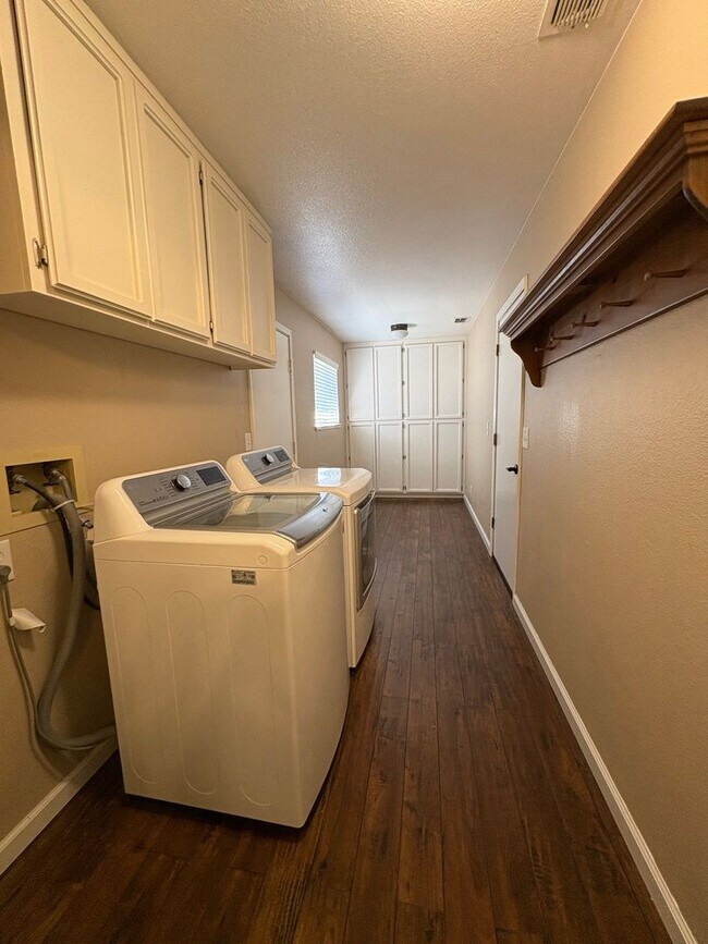 Building Photo - Your Private Escape – Charming Ranch-Style Home with Room to Breathe!