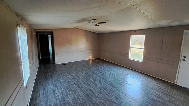 Building Photo - 672 Target Rd